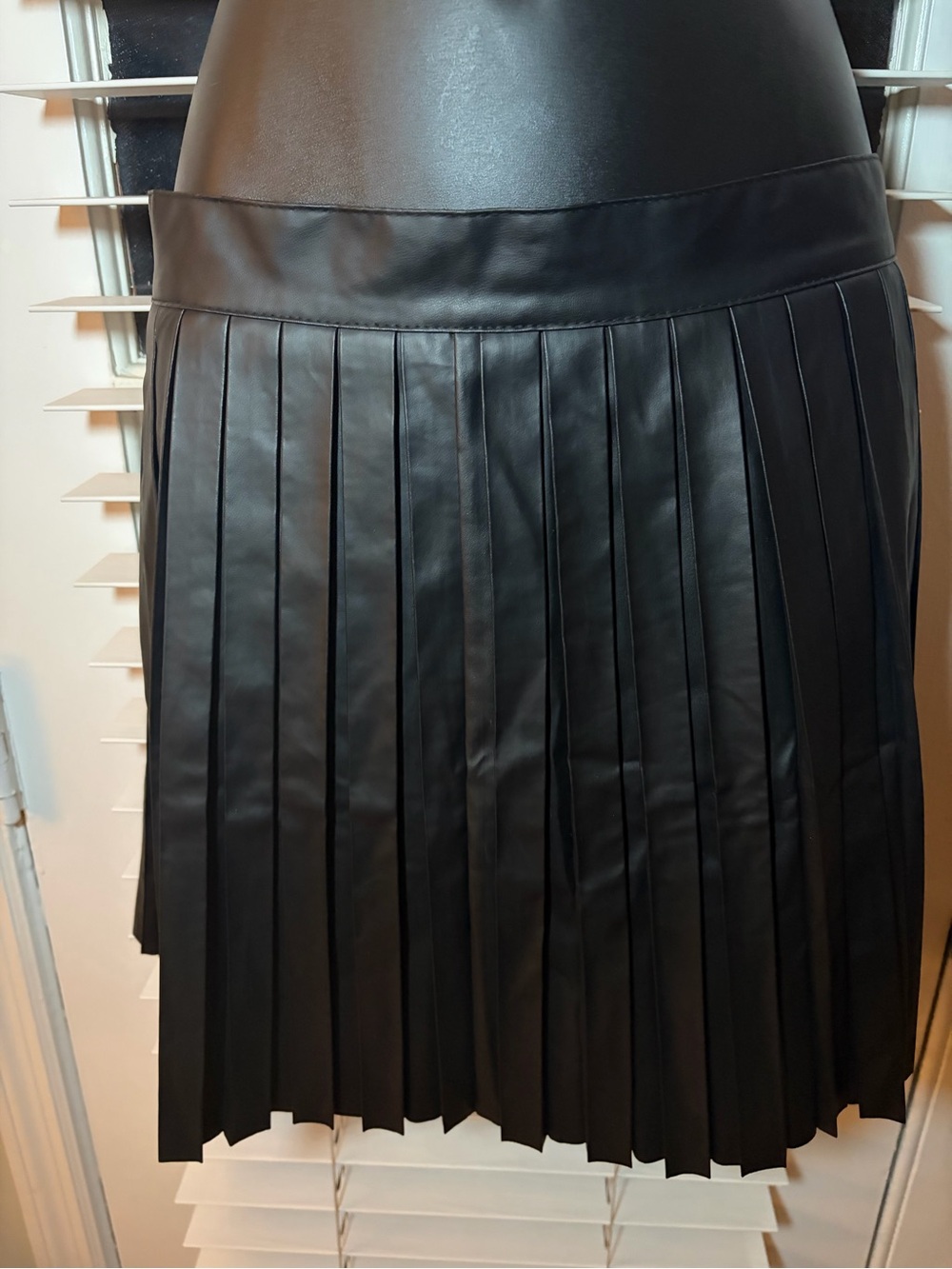 Fashion Nova Black Pleated Faux Leather Skirt - Picture 4 of 5